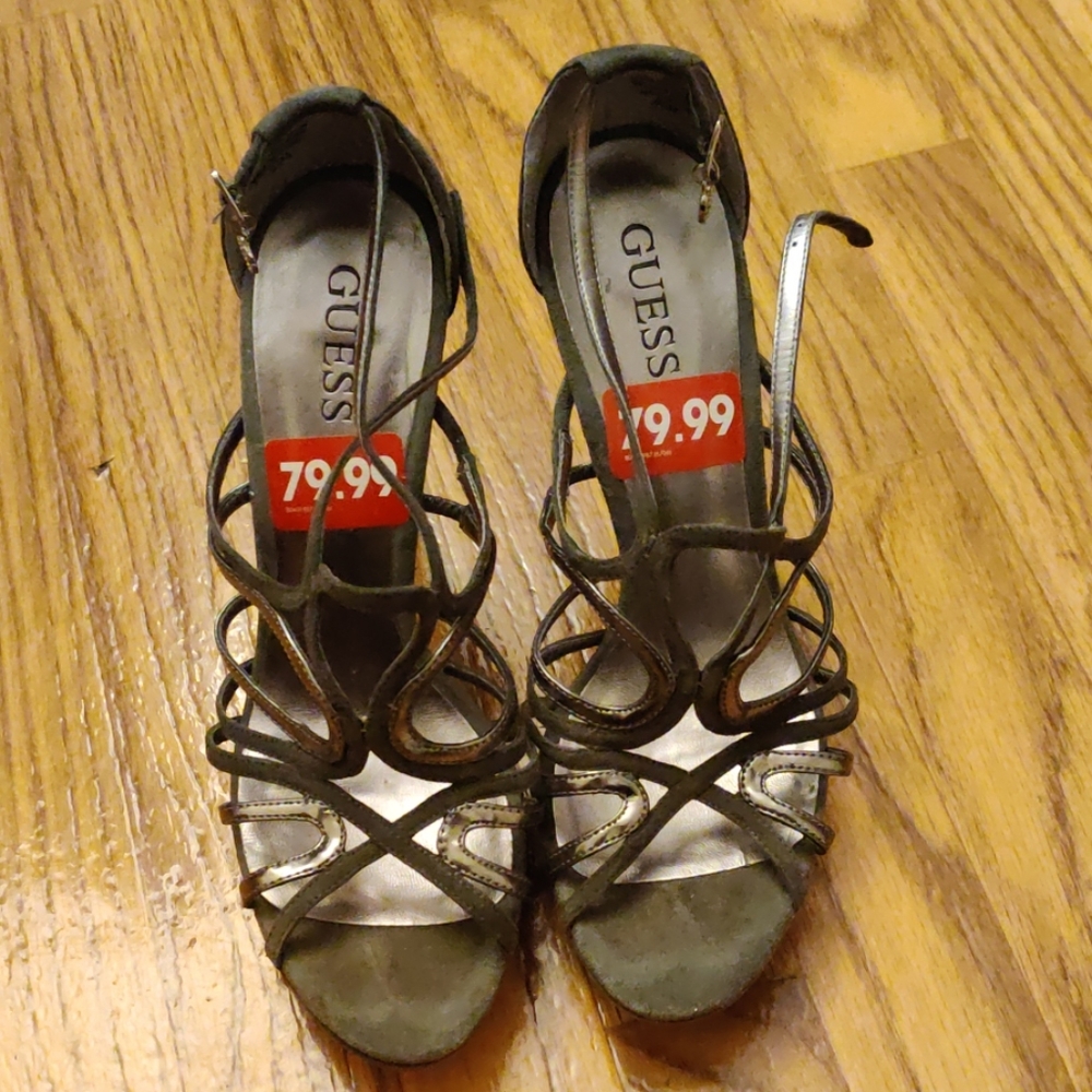 Guess velvet heels